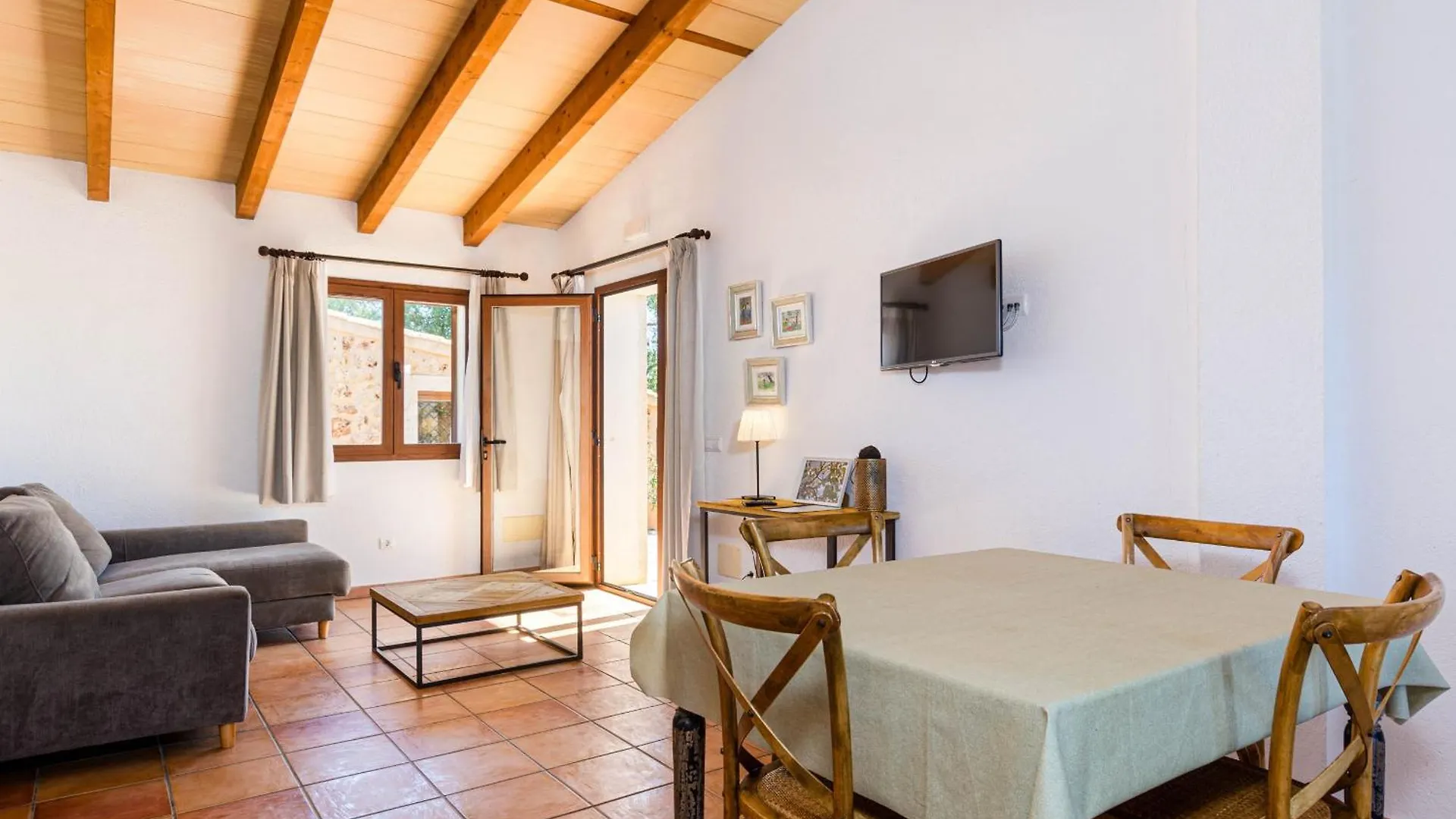 Yourhouse Agroturismo Can Porreti La Figuera للوريت دى فيستا أليجر